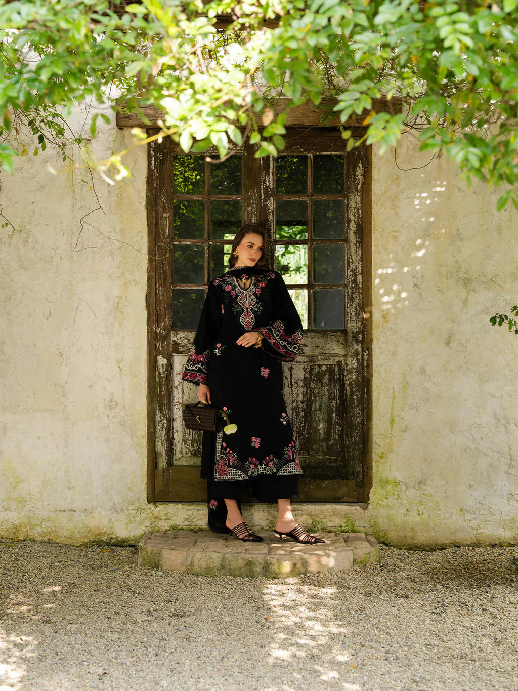 YARDS-3PC LAWN EMBROIDERED SHIRT WITH KHADDI NET EMBROIDERED DUPATTA AND TROUSER-BIC-4852 Asasay Fakhir