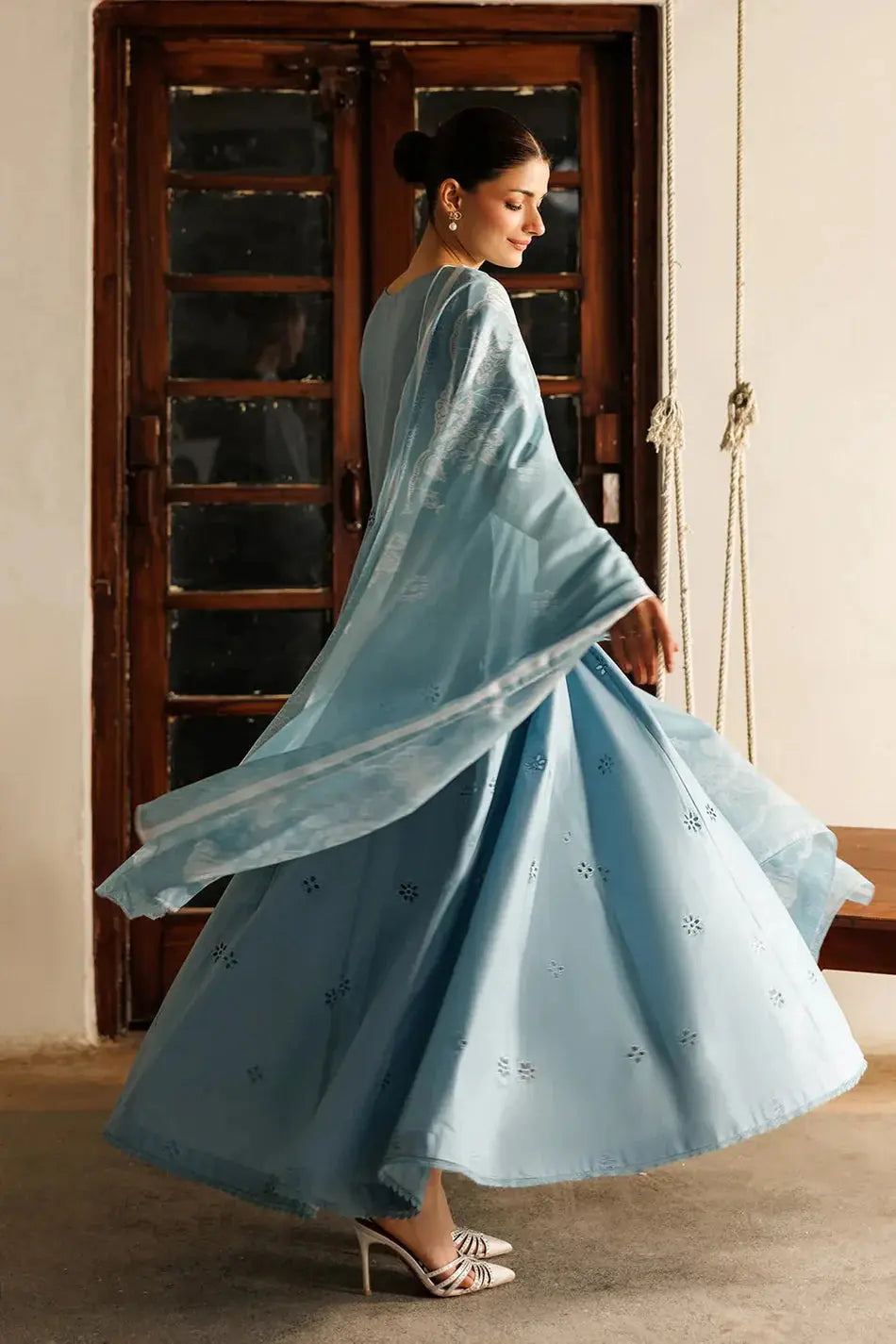 IZNIK-3PC LAWN CHIKANKAARI EMB FROCK WITH CHIFFON PRINTED DUPATTA & DYED TROUSER-BIC-4887 Asasayfakhir