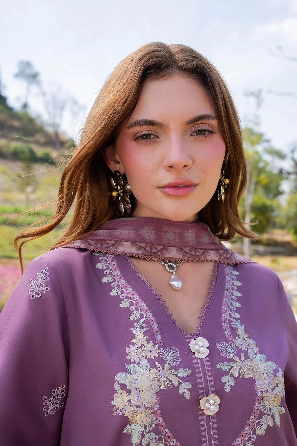 GARNET-3PC LAWN EMBROIDERED SHIRT WITH CHIFFON PRINTED DUPATTA AND TROUSER-BIC-4861 Asasay Fakhir