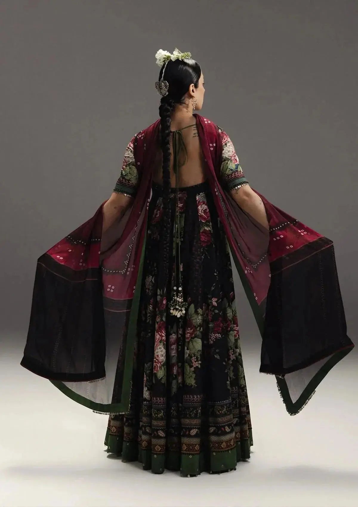 Digital Printed Lawn Front & Back Yoke –(1) Meter Digital Printed Lawn Front & Back (2.5) Meter (100) Inches Flayer Digital Printed Lawn Sleeves- 1-Meter  Lawn Dyed Trouser  Digital Printed Silk Dupatta Unstitched Asasay Fakhir