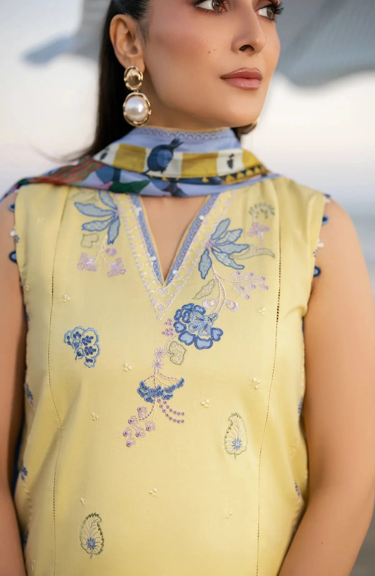 SERAN-3PC LAWN EMBROIDERED SHIRT WITH CHIFFON PRINTED DUPATTA AND TROUSER-BIC-4850 Asasay Fakhir