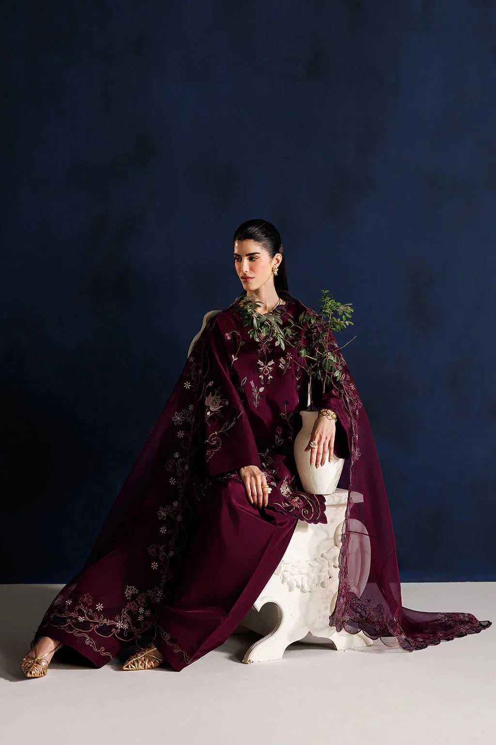 IZNIK-3PC LAWN EMBROIDERED SHIRT WITH ORGANZA EMBROIDERED DUPATTA AND TROUSER-BIC-4884 Asasay Fakhir