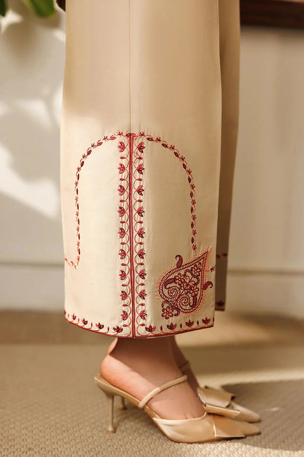 BAROQUE-3PC LAWN EMBROIDERED SHIRT WITH CHIFFON PRINTED DUPATTA AND EMB TROUSER-BIC-4869 Asasay Fakhir