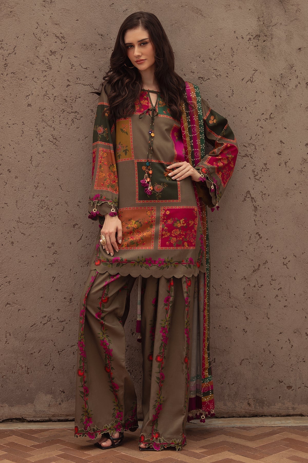 CHARIZMA-3PC LAWN DIGITAL PRINTED SHIRT WITH SILK PRINTED DUPATTA AND PRINTED TROUSER-BIC-061 Asasay Fakhir