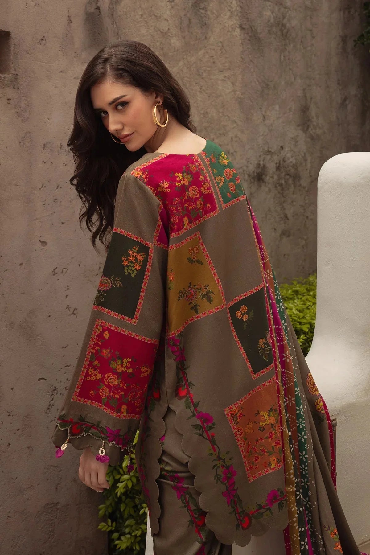 CHARIZMA-3PC LAWN DIGITAL PRINTED SHIRT WITH SILK PRINTED DUPATTA AND PRINTED TROUSER-BIC-061 Asasay Fakhir