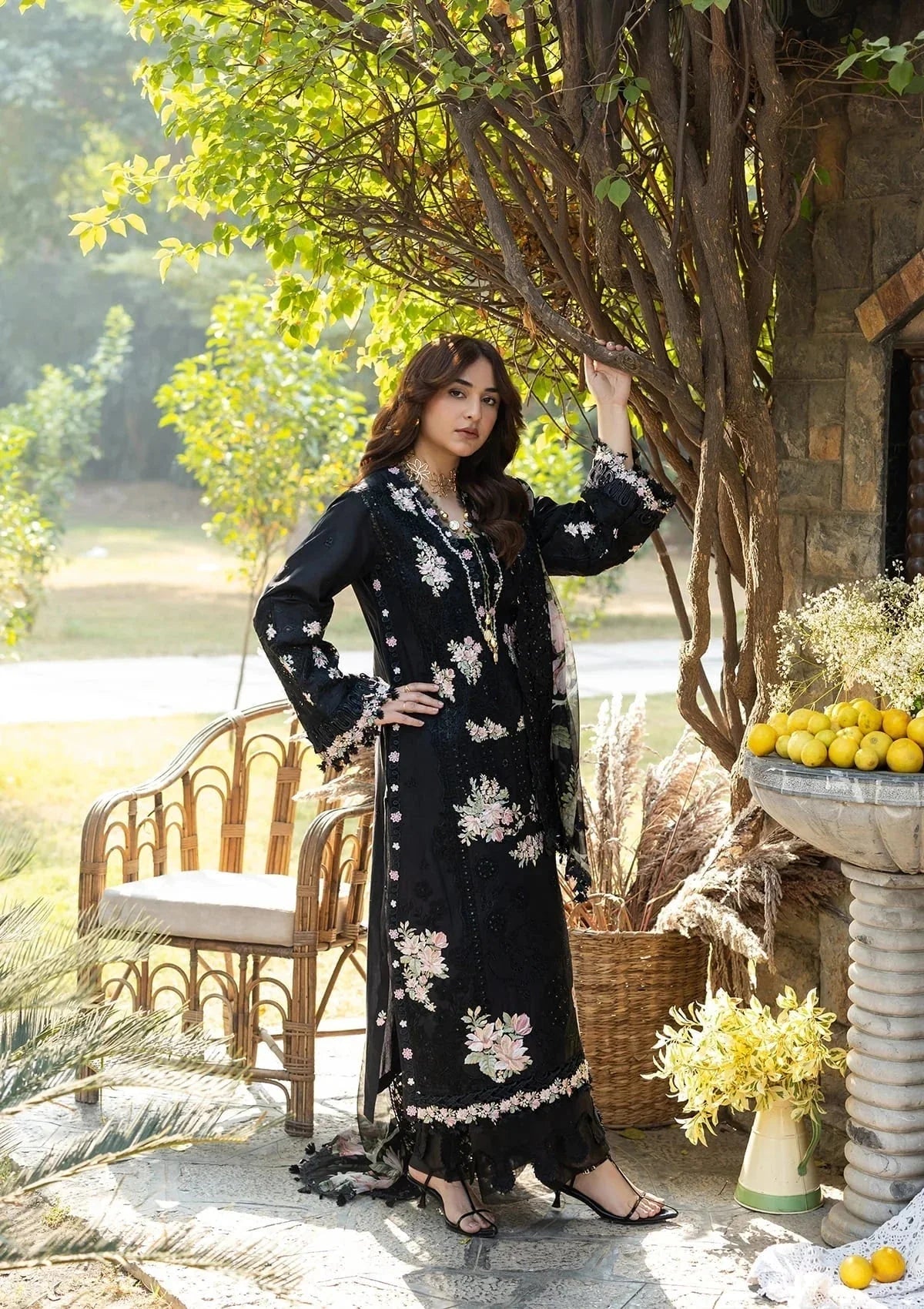 ELAF-3PC LAWN CHIKAN EMBROIDERED SHIRT WITH CHIFFON PRINTED EMB DUPATTA AND TROUSER-BIC-4811 Asasay Fakhir