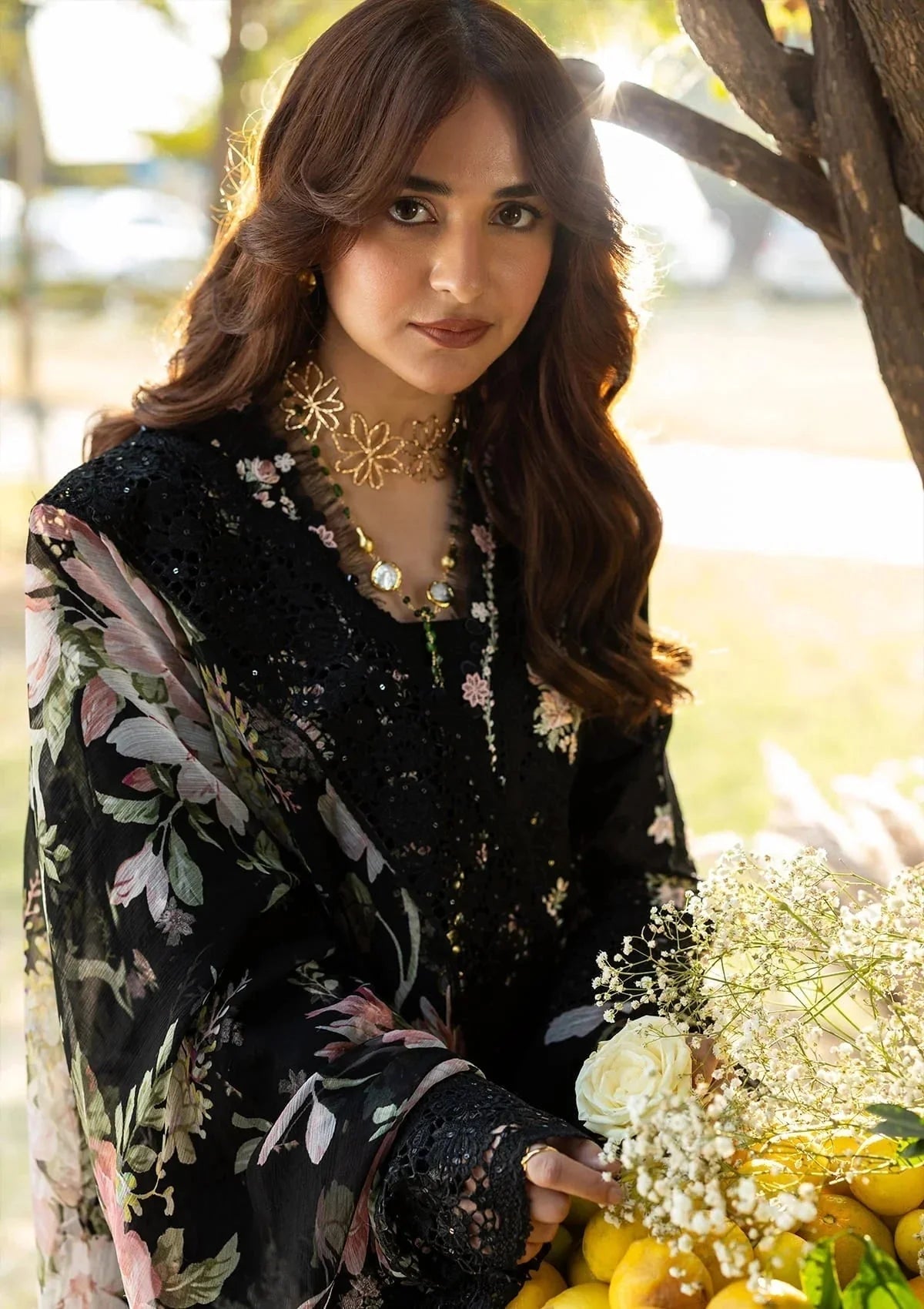 ELAF-3PC LAWN CHIKAN EMBROIDERED SHIRT WITH CHIFFON PRINTED EMB DUPATTA AND TROUSER-BIC-4811 Asasay Fakhir