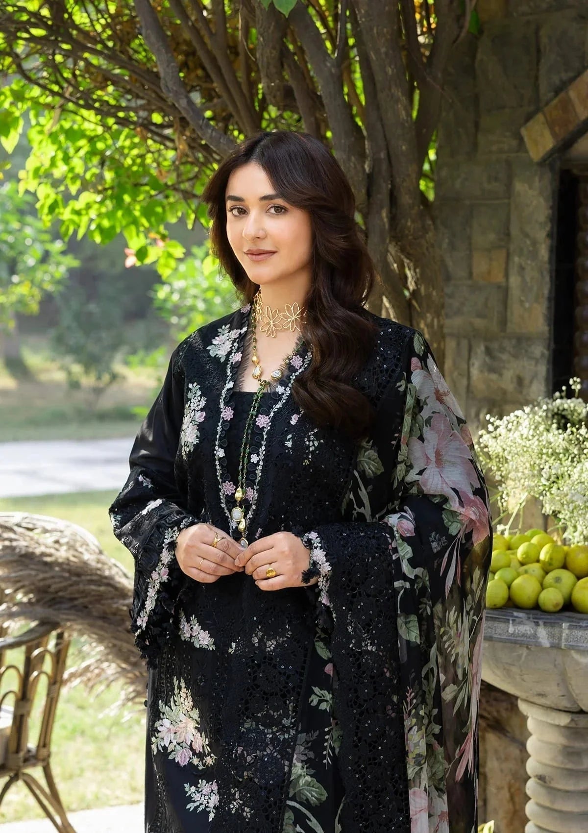 ELAF-3PC LAWN CHIKAN EMBROIDERED SHIRT WITH CHIFFON PRINTED EMB DUPATTA AND TROUSER-BIC-4811 Asasay Fakhir