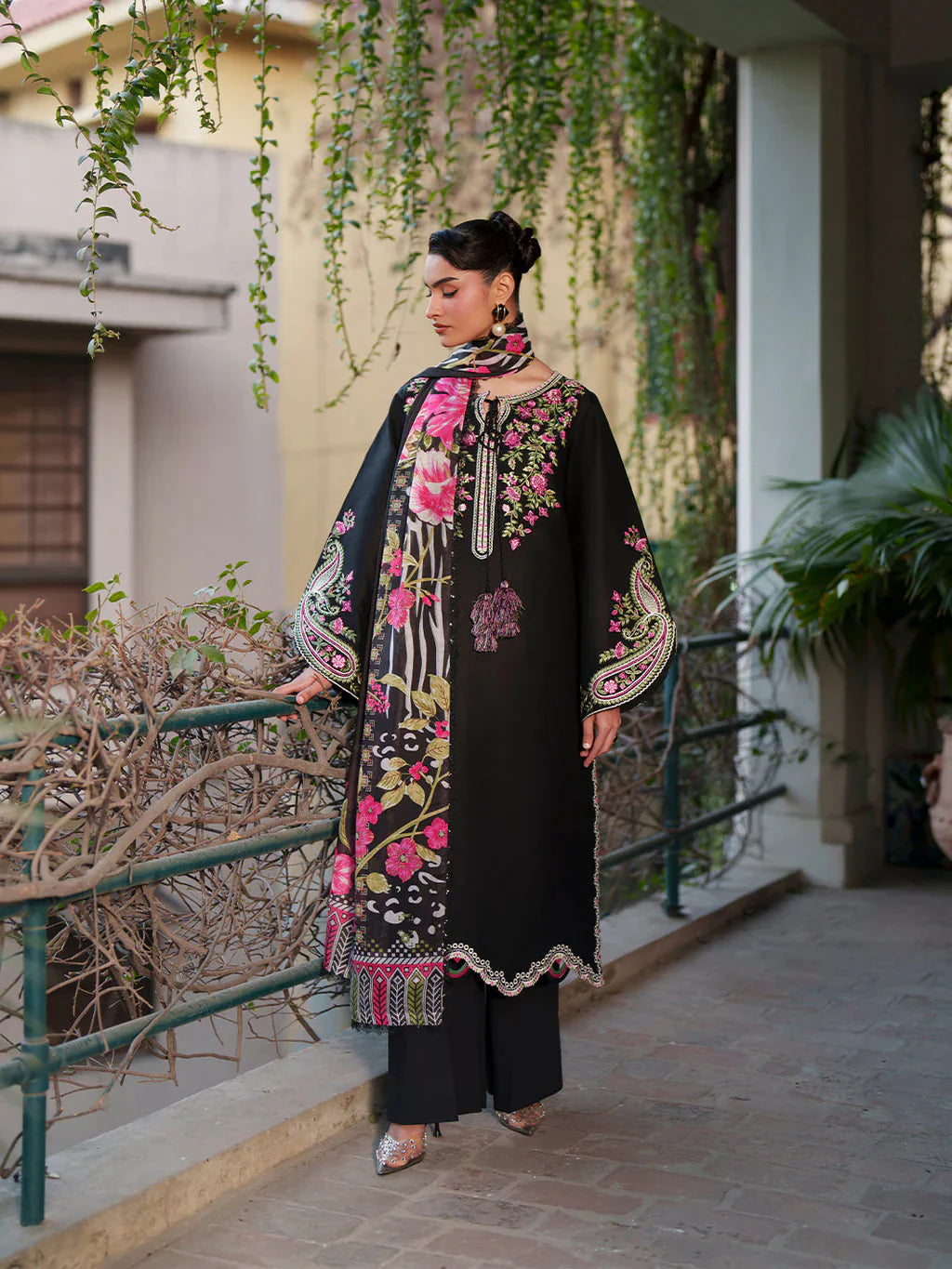 MAHNUR-3PIECE LAWN EMBROIDERED SHIRT WITH CHIFFON PRINTED DUPATTA AND TROUSER-BIC-4854 Asasay Fakhir