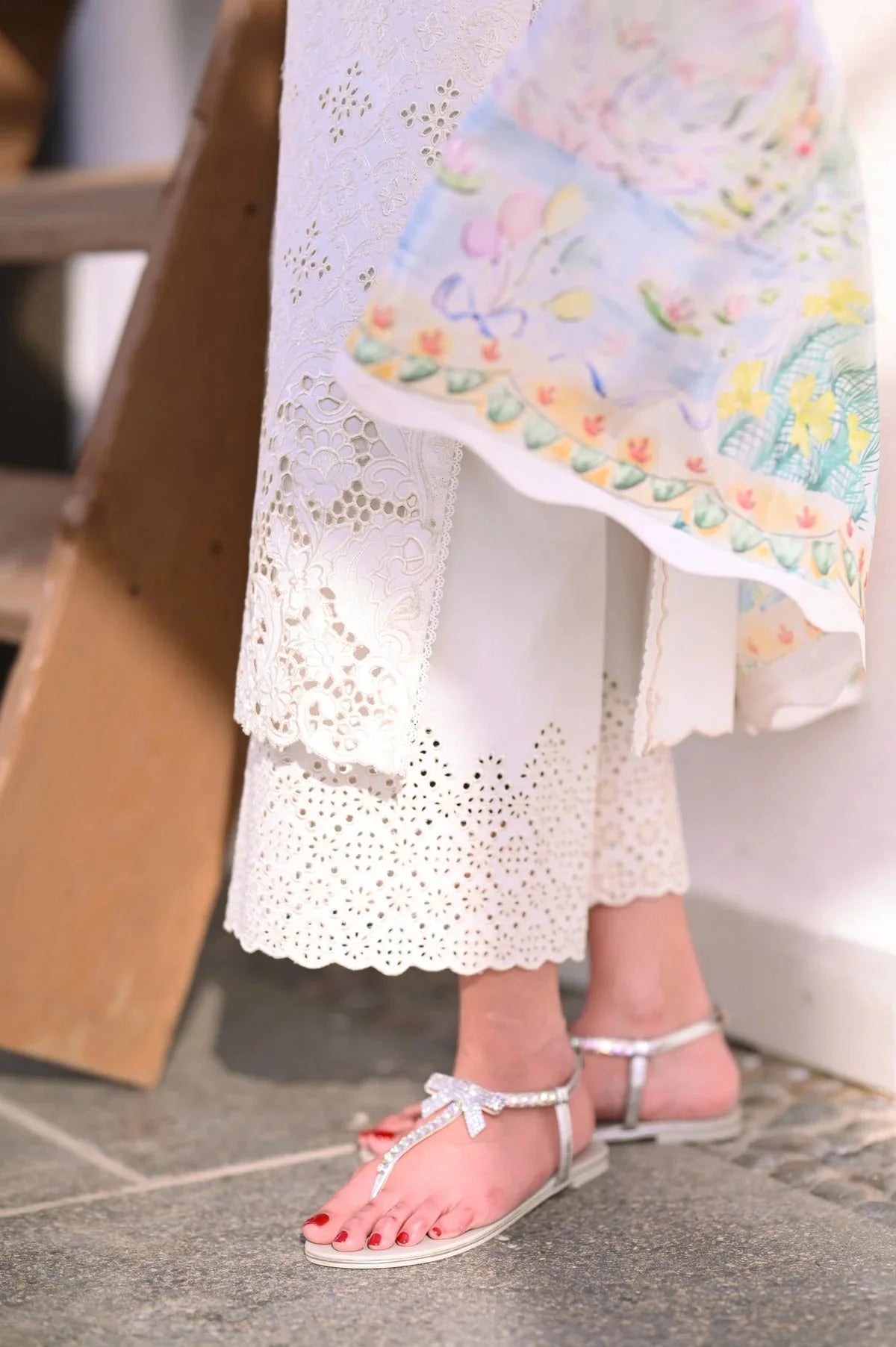 ZAIB-3PC LAWN CHIKAN EMBROIDERED SHIRT WITH CHIFFON PRINTED DUPATTA AND TROUSER-BIC-4881 Asasay Fakhir