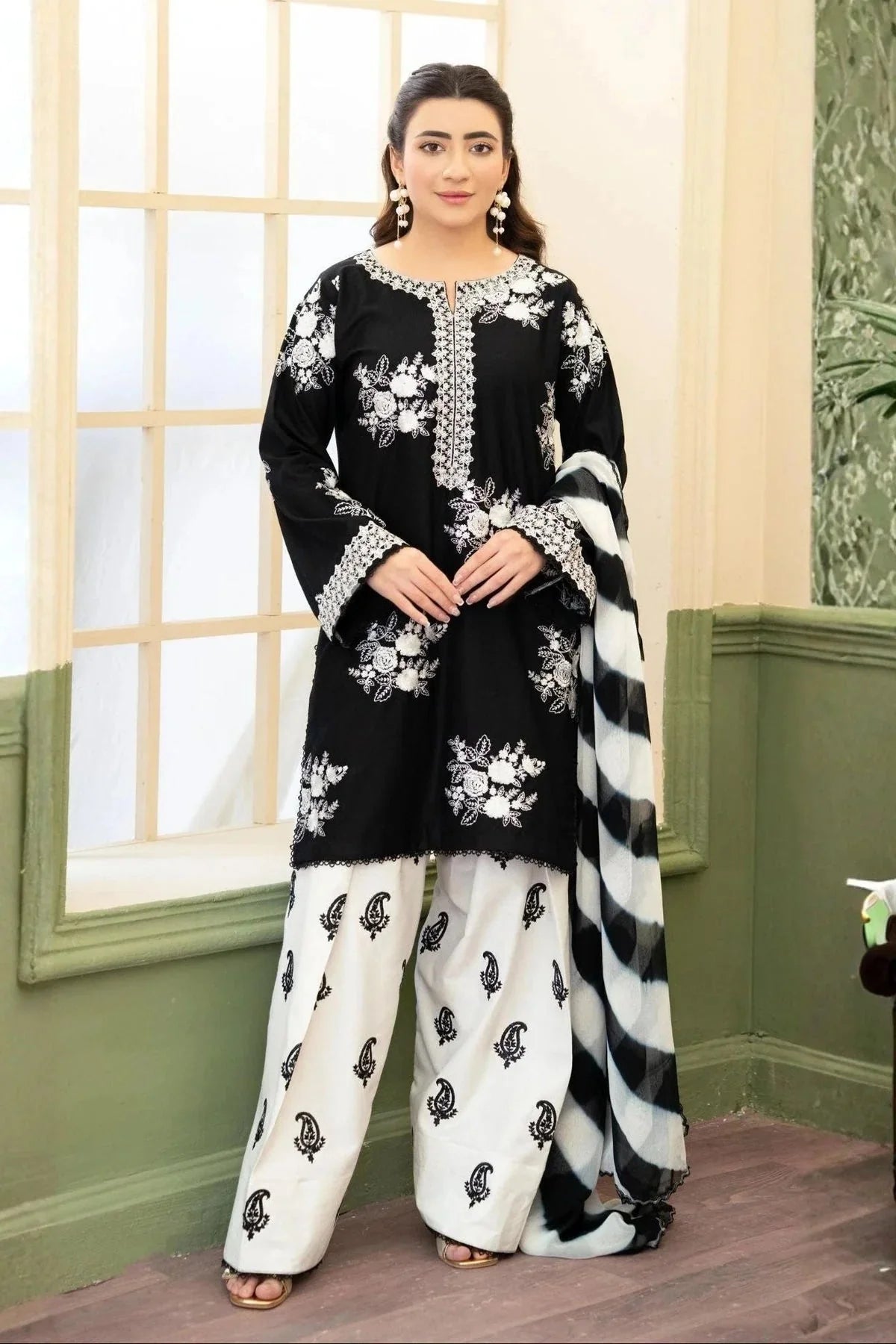 ZARA SHAHJAHAN-3PC LAWN EMBROIDERED SHIRT WITH CHIFFON PRINTED DUPATTA AND EMB TROUSER-BIC-4876 Asasay Fakhir