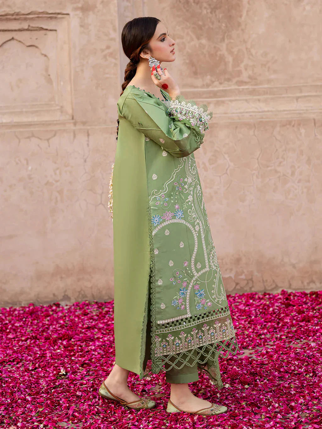 MAHNUR - 3PC LAWN EMBROIDERED SHIRT WITH CHIFFON EMBROIDERED DUPATTA AND TROUSER-BIC-4538 Asasay Fakhir