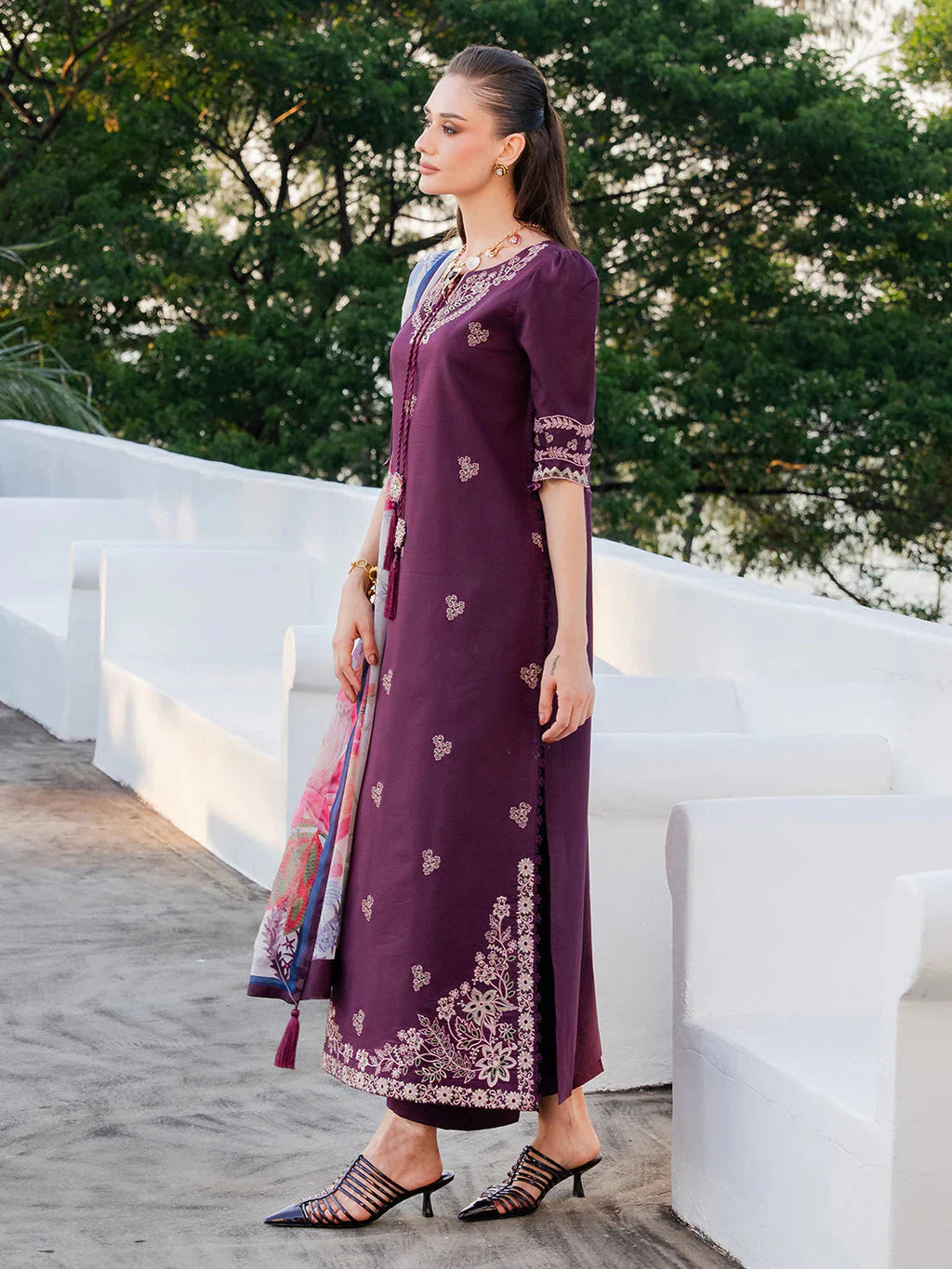 IZEL-3PC LAWN EMBROIDERED SHIRT WITH CHIFFON PRINT DUPATTA AND EMB TROUSER-BIC-4839 Asasay Fakhir