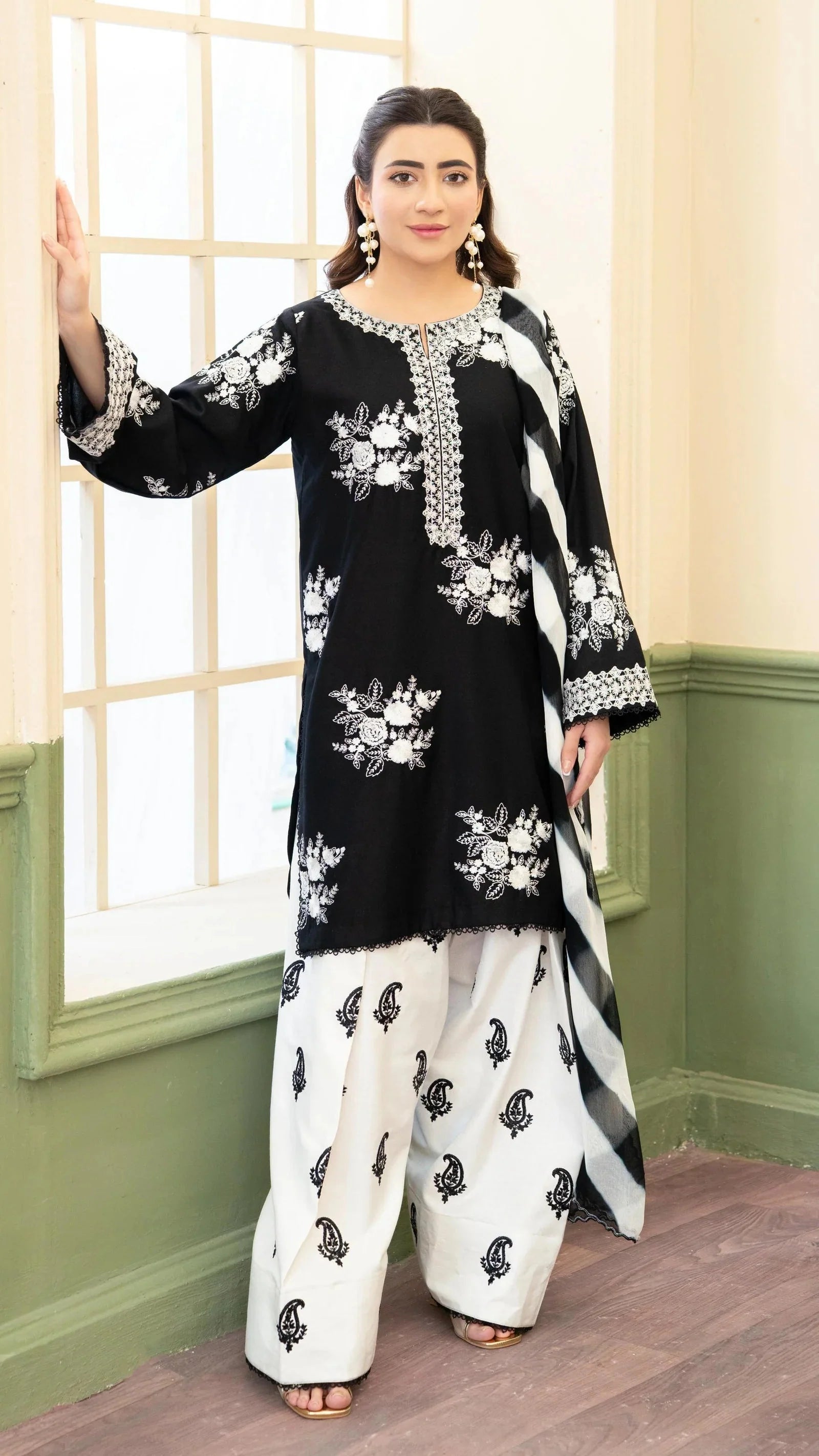 ZARA SHAHJAHAN-3PC LAWN EMBROIDERED SHIRT WITH CHIFFON PRINTED DUPATTA AND EMB TROUSER-BIC-4876 Asasay Fakhir