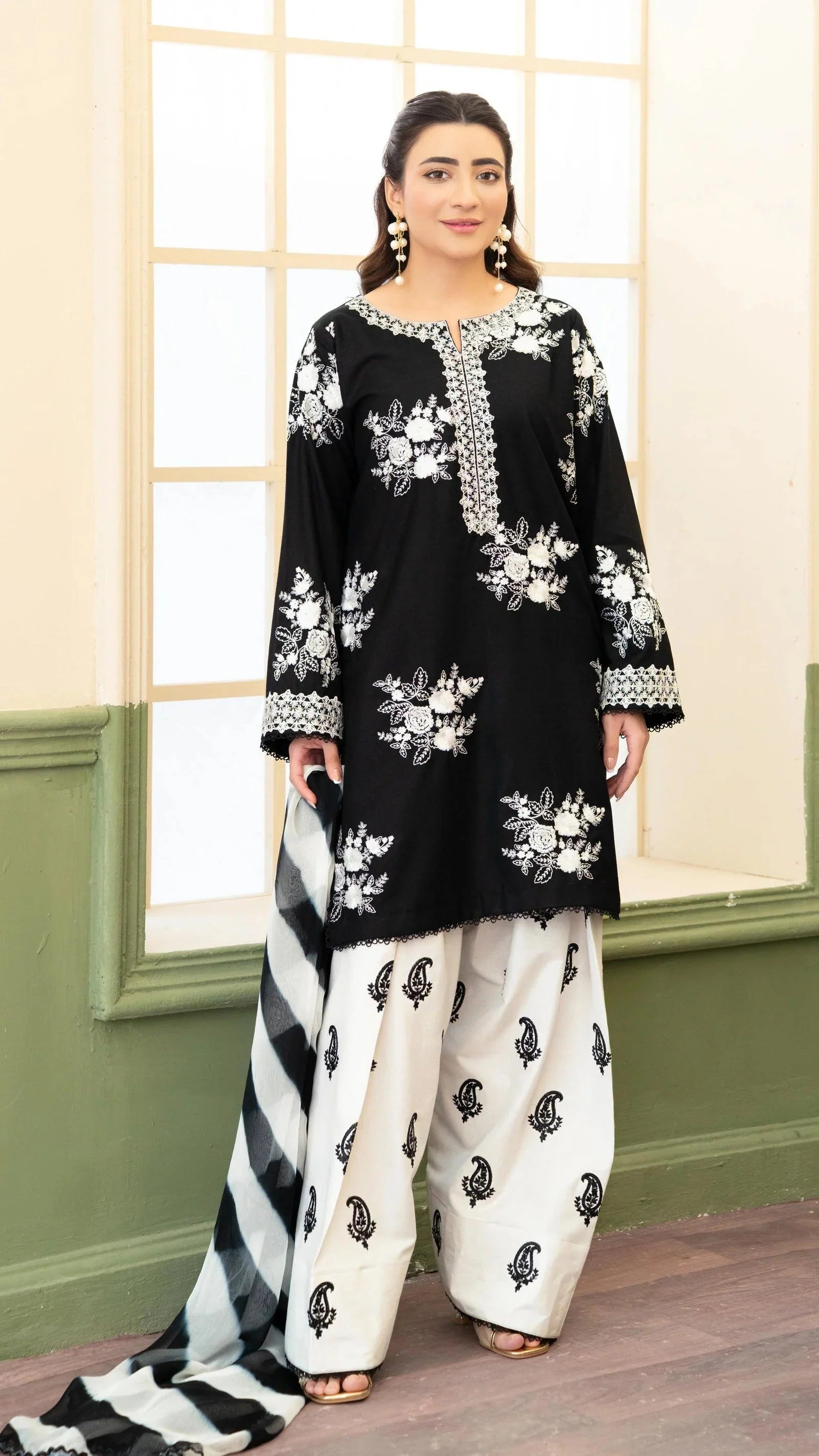 ZARA SHAHJAHAN-3PC LAWN EMBROIDERED SHIRT WITH CHIFFON PRINTED DUPATTA AND EMB TROUSER-BIC-4876 Asasay Fakhir