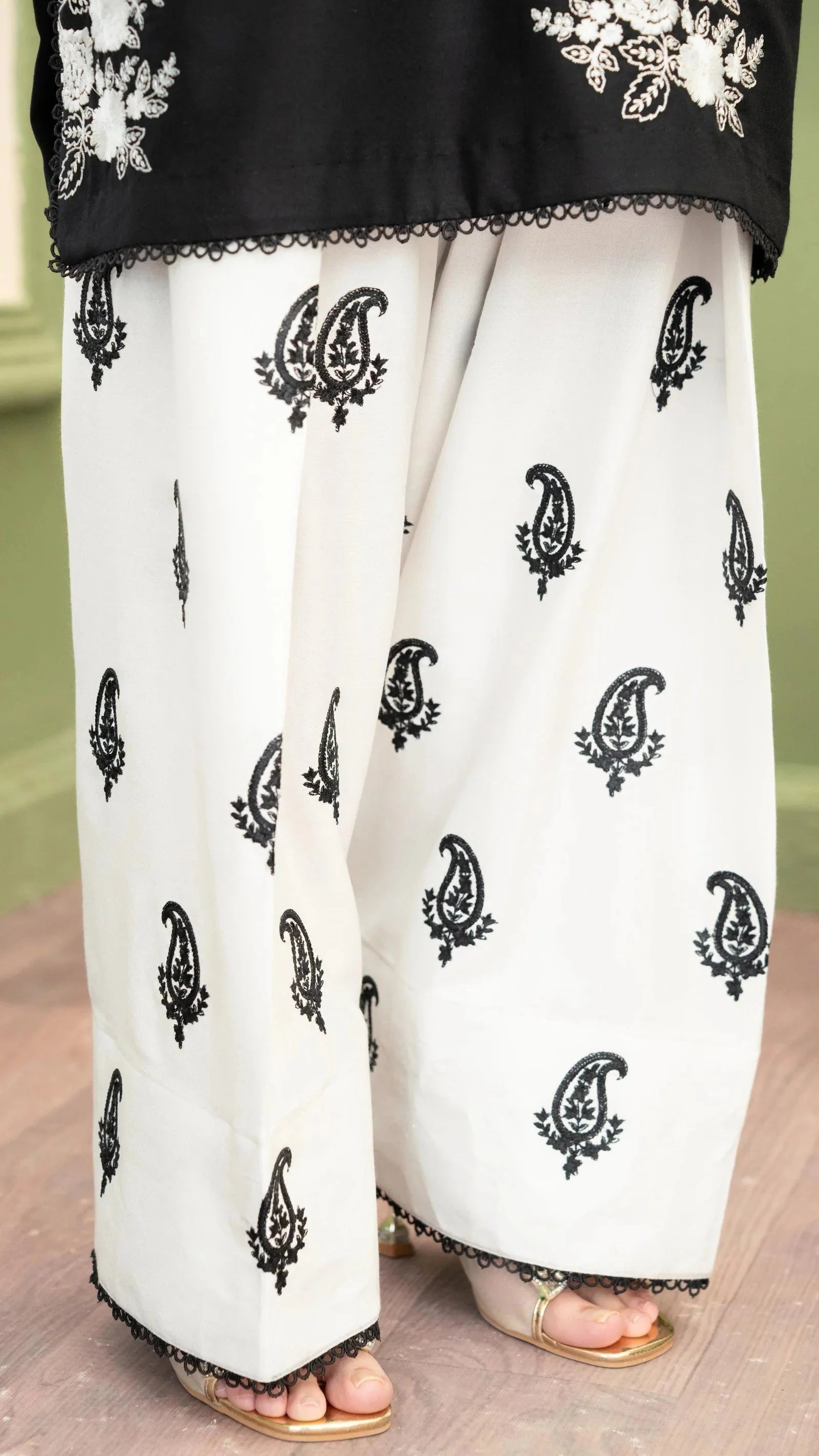 ZARA SHAHJAHAN-3PC LAWN EMBROIDERED SHIRT WITH CHIFFON PRINTED DUPATTA AND EMB TROUSER-BIC-4876 Asasay Fakhir