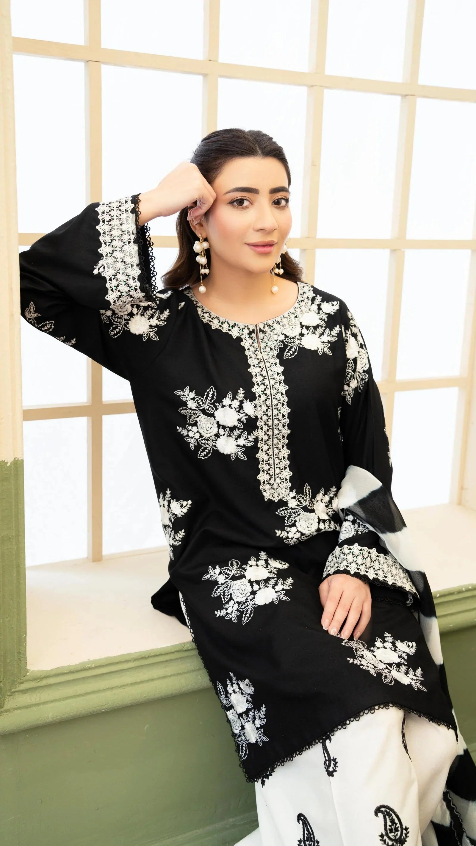 ZARA SHAHJAHAN-3PC LAWN EMBROIDERED SHIRT WITH CHIFFON PRINTED DUPATTA AND EMB TROUSER-BIC-4876 Asasay Fakhir