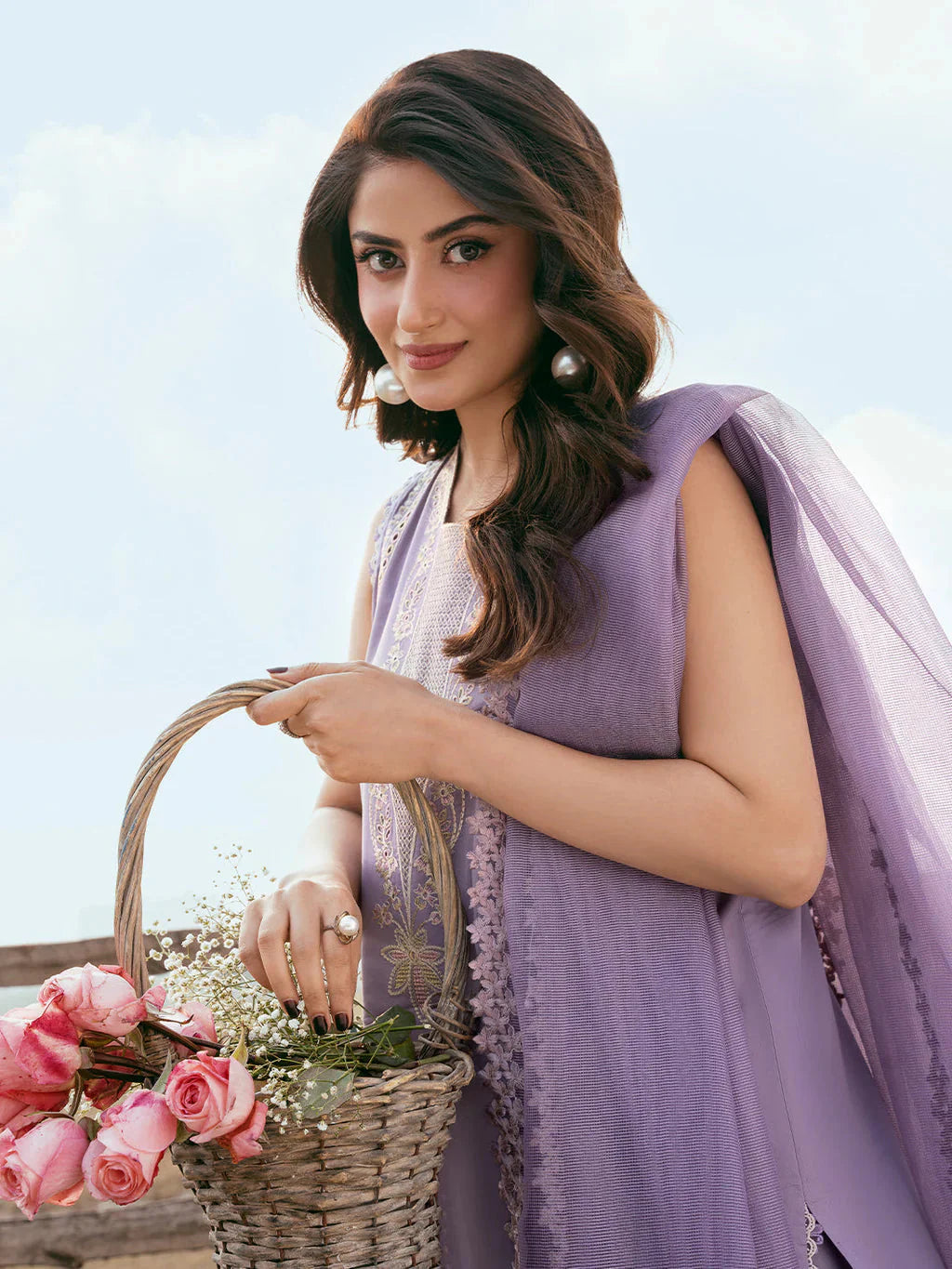 IZEL-3PC LAWN EMBROIDERED SHIRT WITH ORGANZA EMBROIDERED DUPATTA AND TROUSER-BIC-4842 Asasay Fakhir