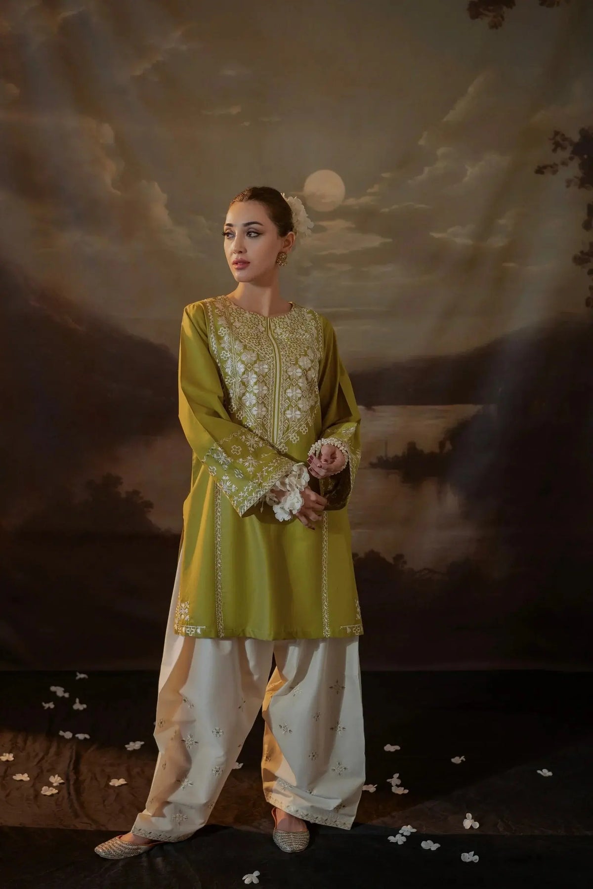 URGE-2PC LAWN EMBROIDERED SHIRT WITH LAWN EMBROIDERED TROUSER-BIC-226 Asasayfakhir