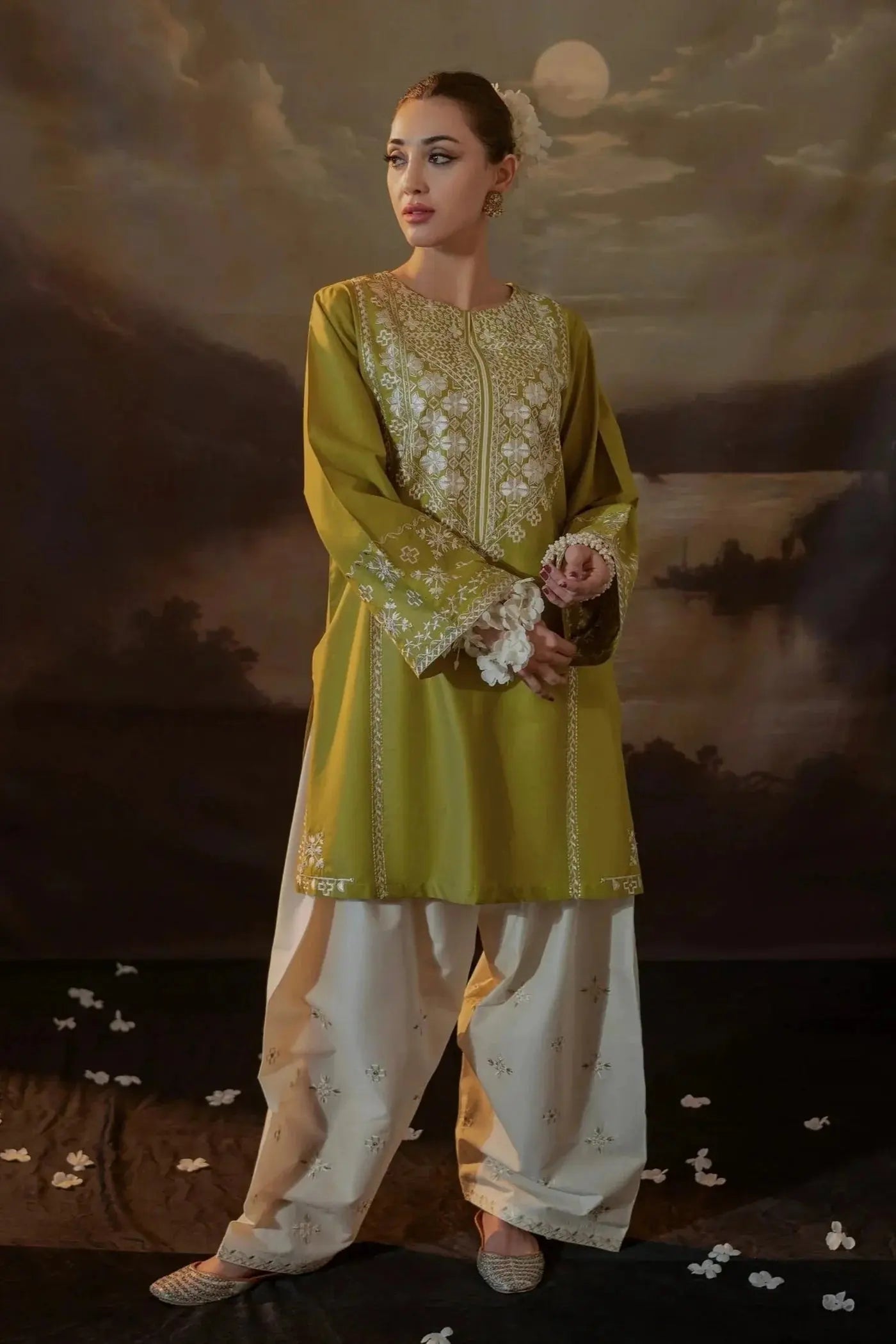 URGE-2PC LAWN EMBROIDERED SHIRT WITH LAWN EMBROIDERED TROUSER-BIC-226 Asasayfakhir