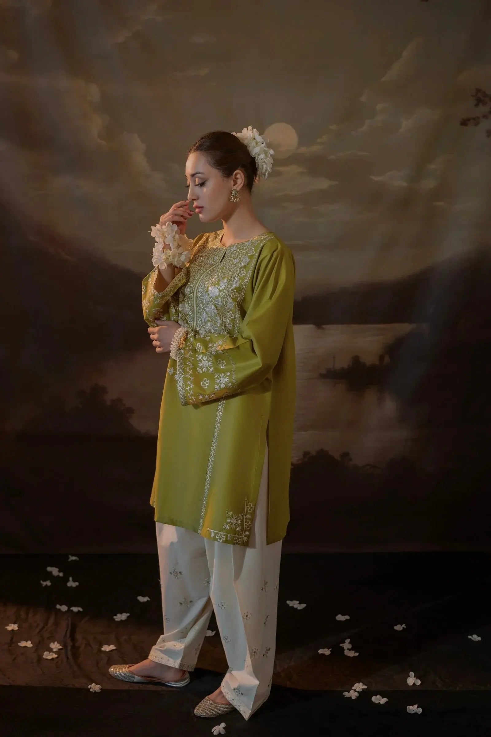 URGE-2PC LAWN EMBROIDERED SHIRT WITH LAWN EMBROIDERED TROUSER-BIC-226 Asasayfakhir