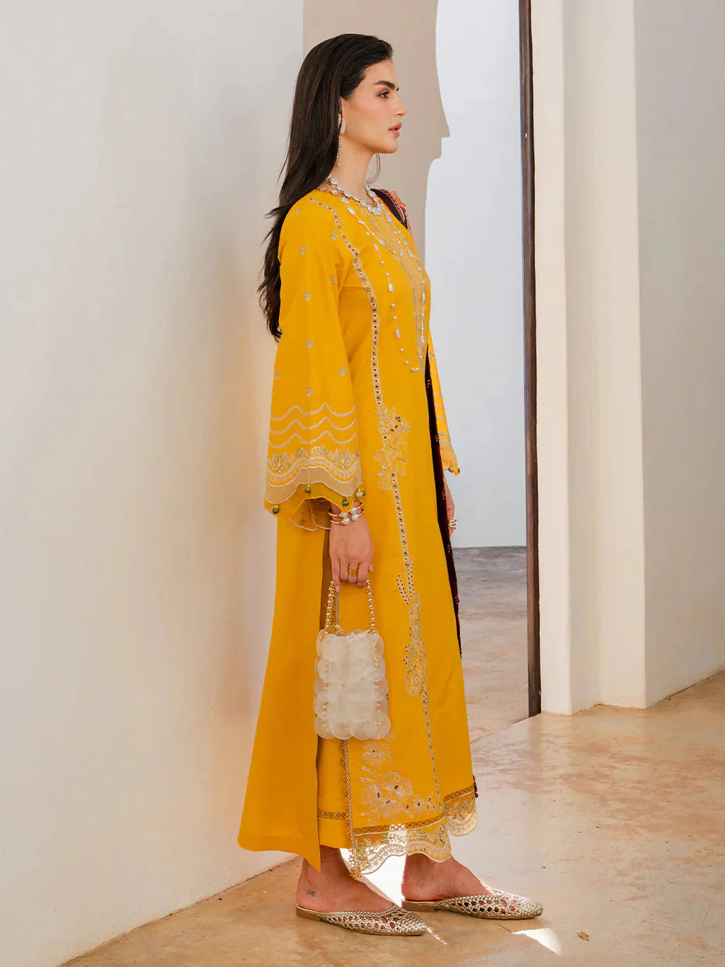 IZEL-3PC LAWN EMBROIDERED SHIRT WITH CHIFFON PRINT DUPATTA AND EMB TROUSER-BIC-4821 Asasay Fakhir