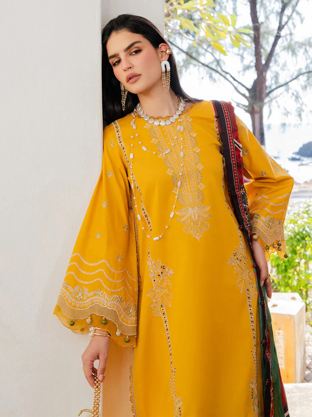 IZEL-3PC LAWN EMBROIDERED SHIRT WITH CHIFFON PRINT DUPATTA AND EMB TROUSER-BIC-4821 Asasay Fakhir