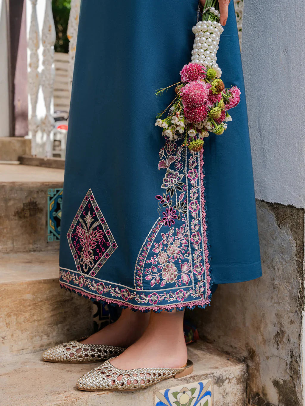 IZEL-3PC LAWN EMBROIDERED SHIRT WITH CHIFFON PRINTED DUPATTA AND TROUSER-BIC-4846 Asasay Fakhir