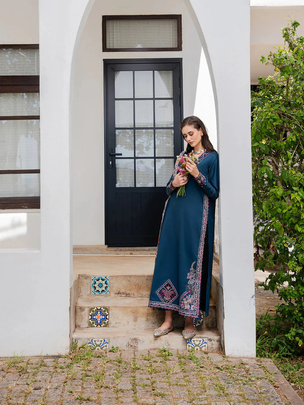 IZEL-3PC LAWN EMBROIDERED SHIRT WITH CHIFFON PRINTED DUPATTA AND TROUSER-BIC-4846 Asasay Fakhir