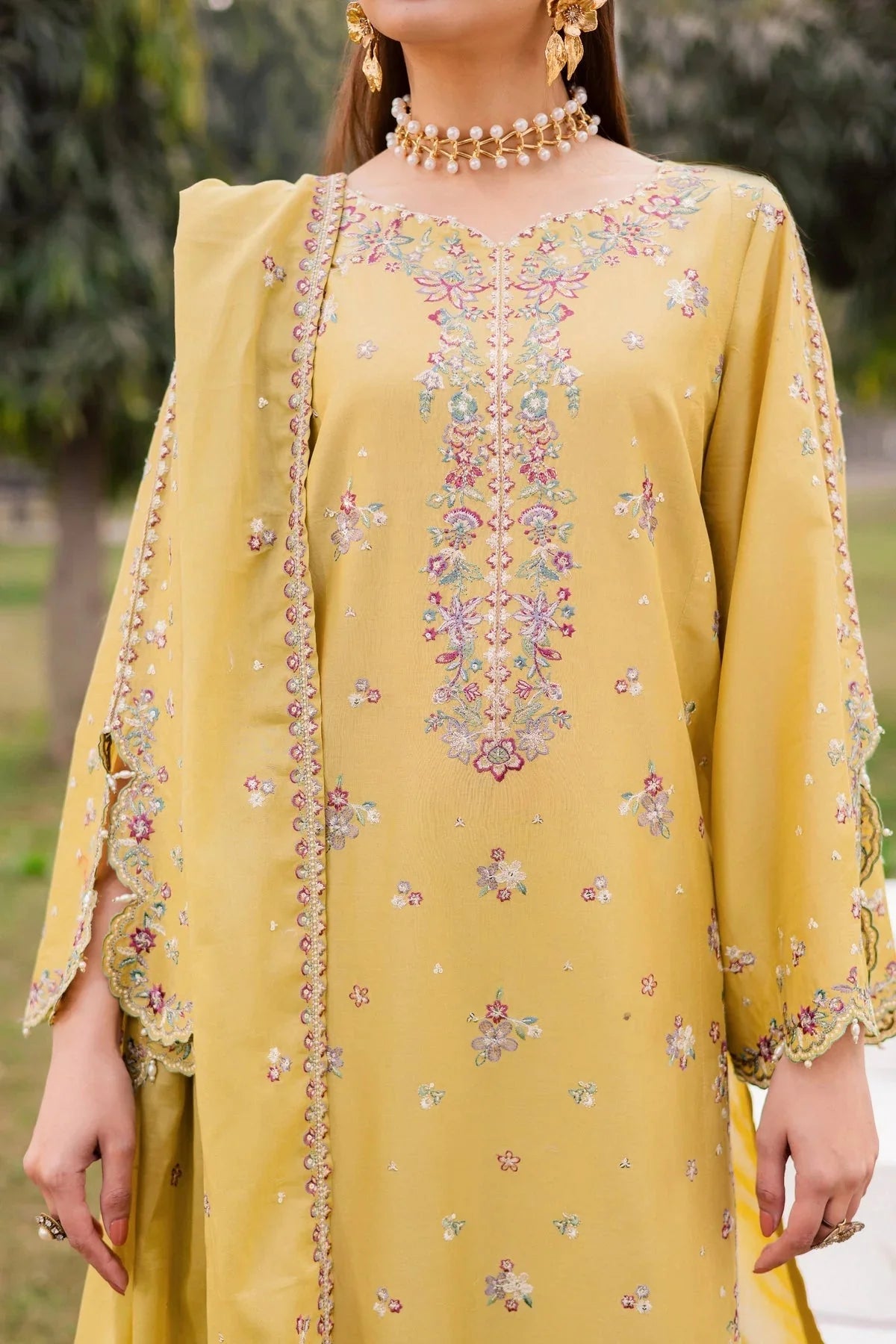 BATIK-3PC LAWN EMBROIDERED SHIRT WITH CHIFFON EMBROIDERED DUPATTA AND TROUSER-BIC-4816 Asasay Fakhir